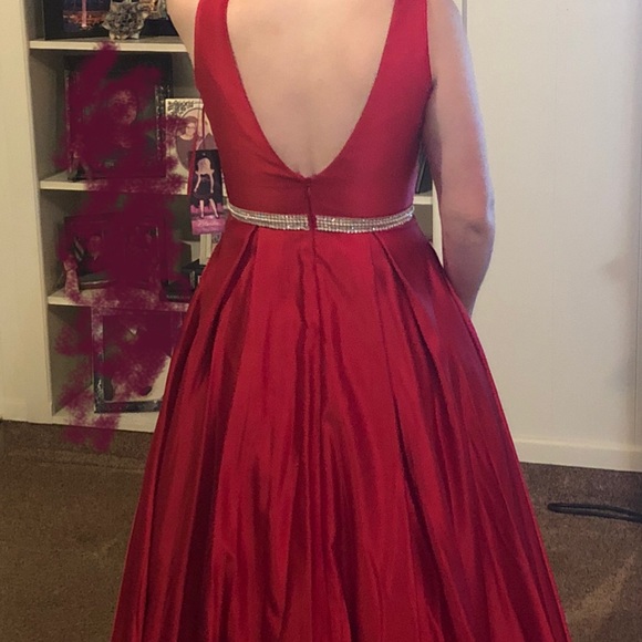 NWT red formal dress. $150 unaltered and unworn - Picture 2 of 8
